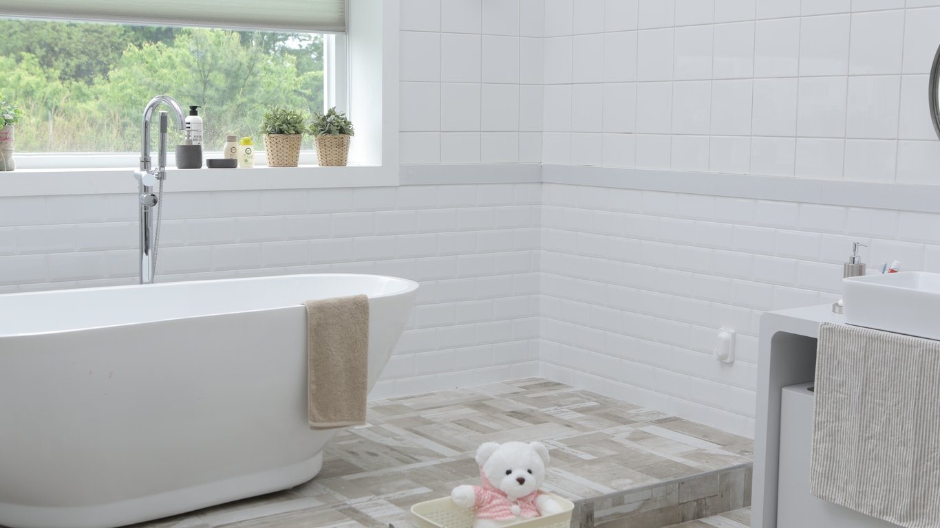 How to Choose Bathroom Contractors Who Deliver Quality Without Costly Surprises