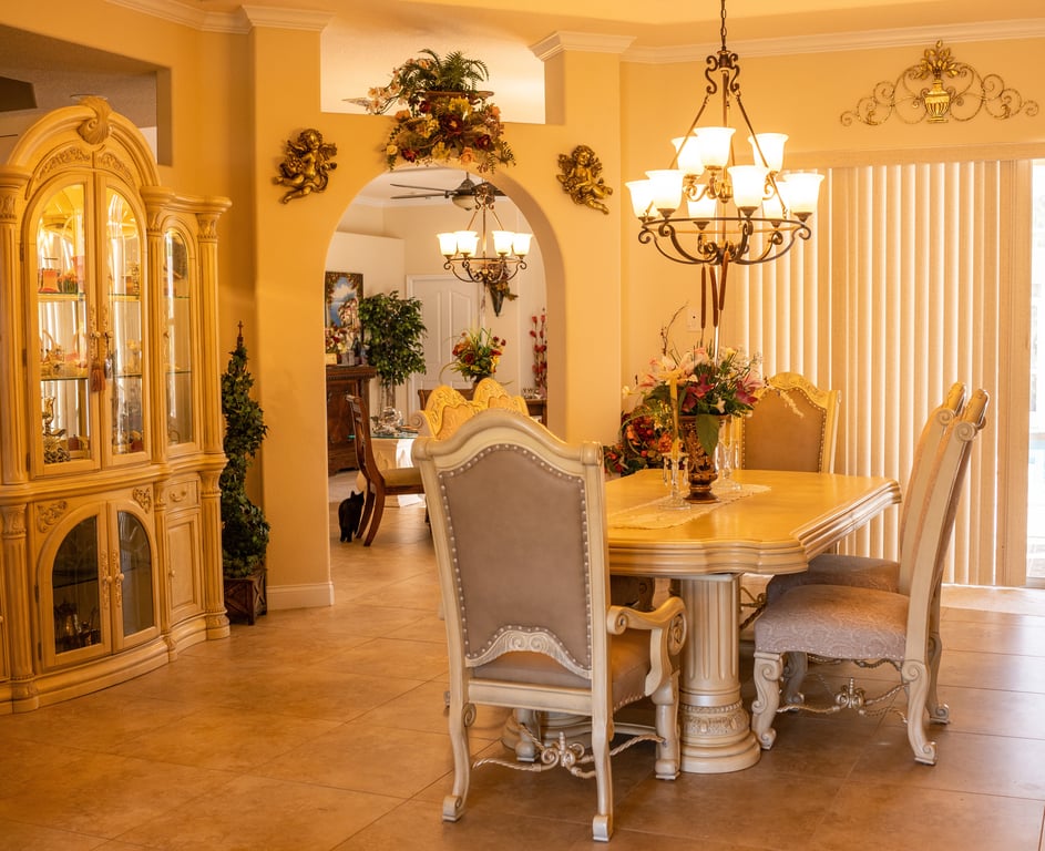senior living dining room
