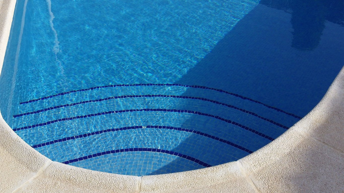 outdoor swim spa