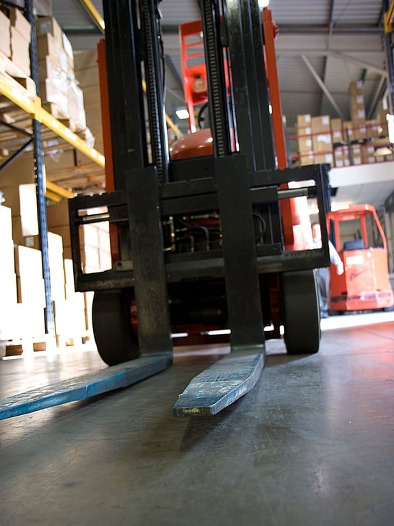 warehouse dock leveler forklift