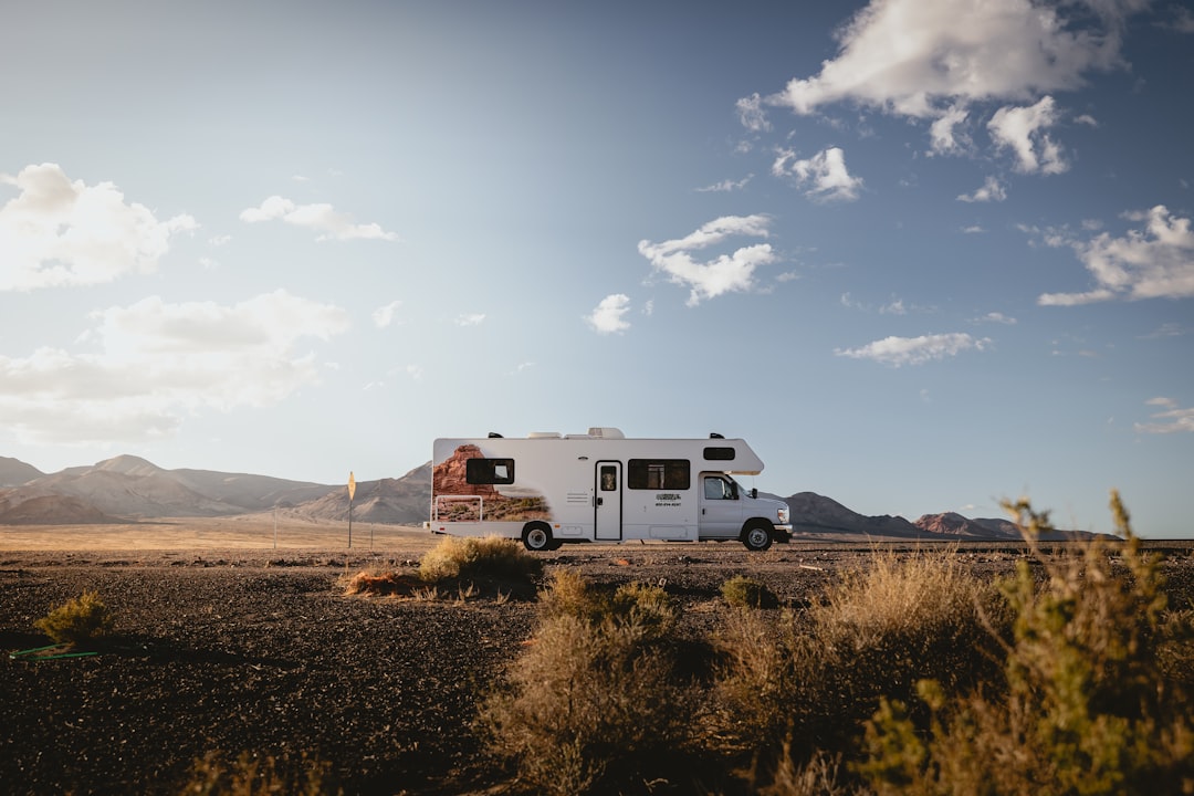 Trailer Parking: How to Choose Safe, Legal Storage and Campsite Spaces