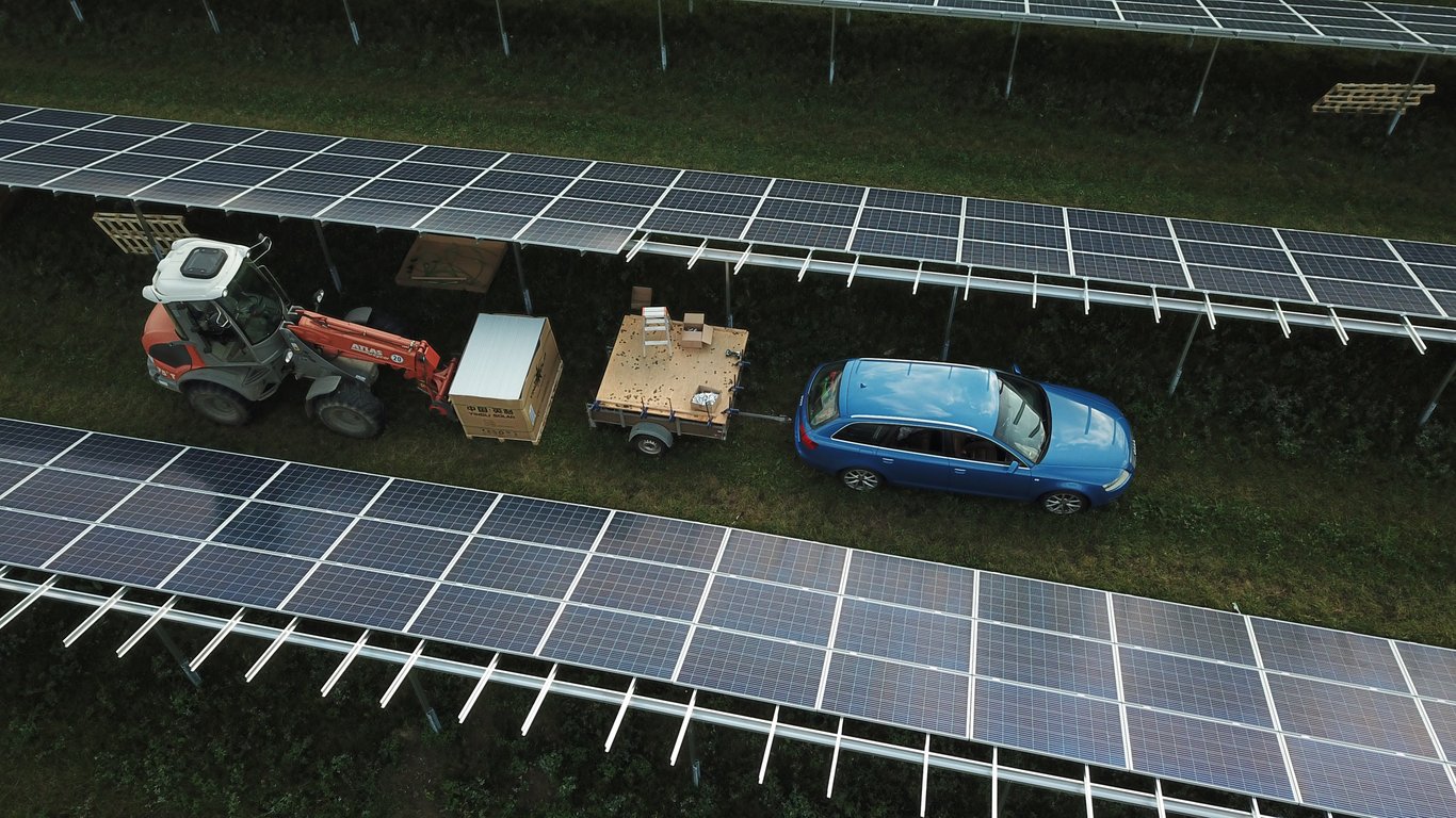How to Compare Solar Energy Companies Before Signing a Home Installation Contract