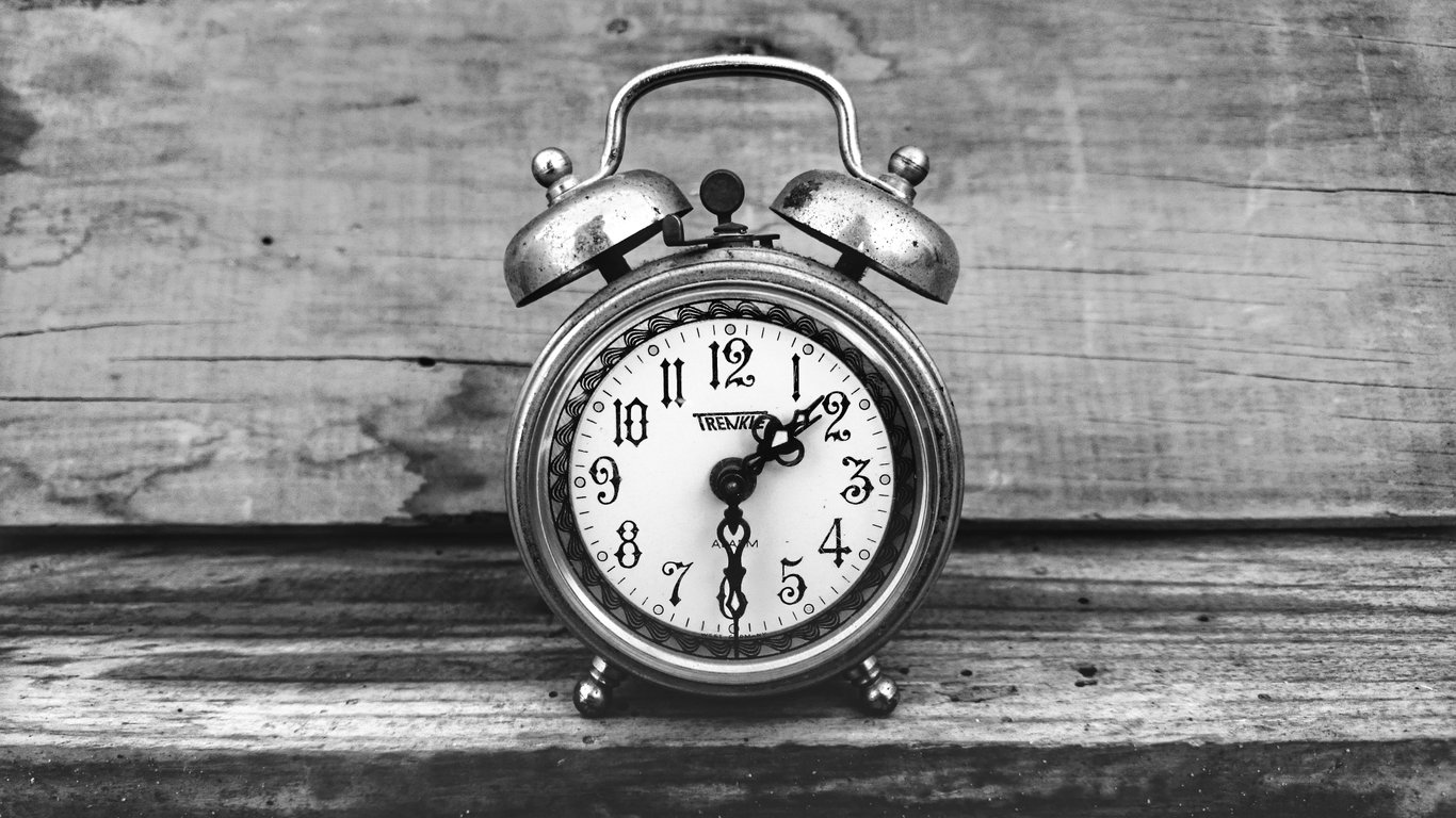 How to Compare Alarm Monitoring Companies Beyond Monthly Price