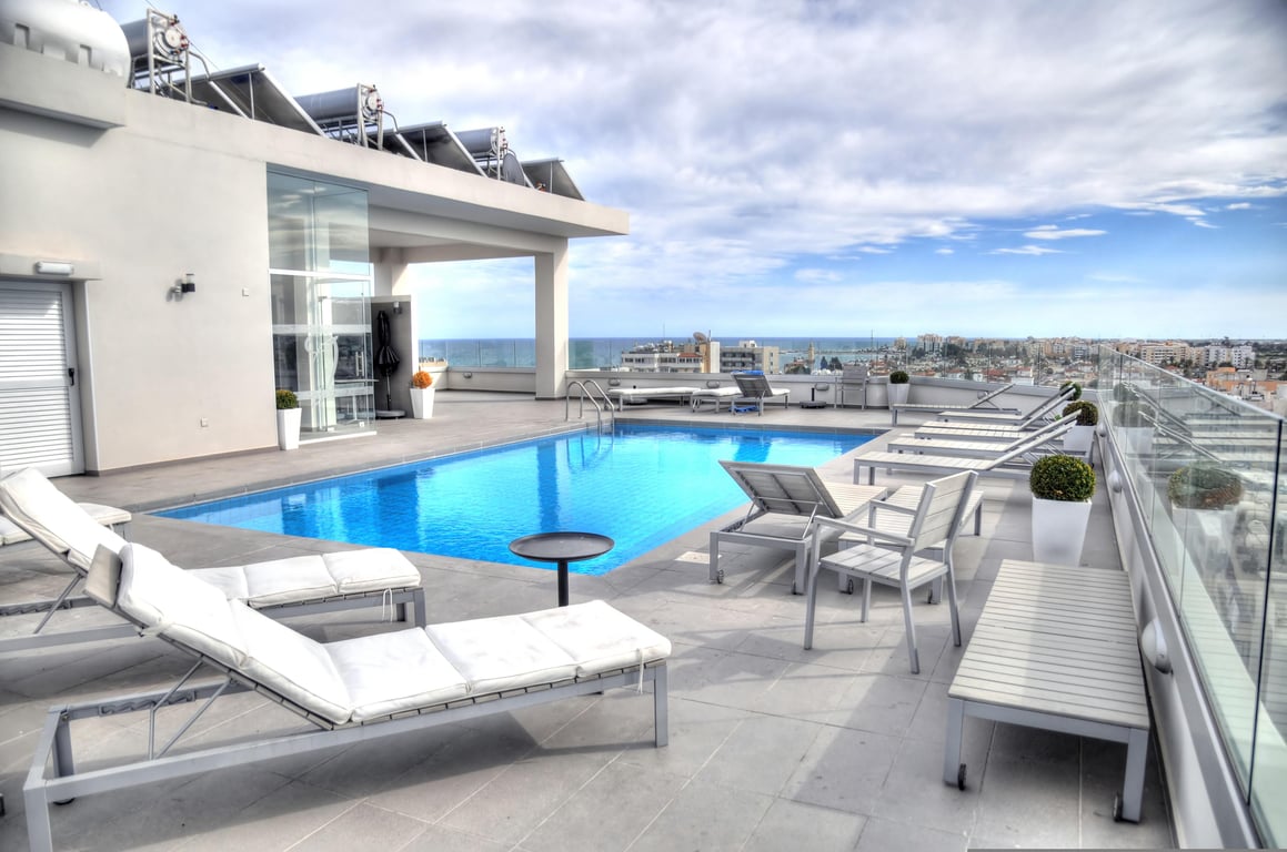 Dream Hollywood rooftop pool