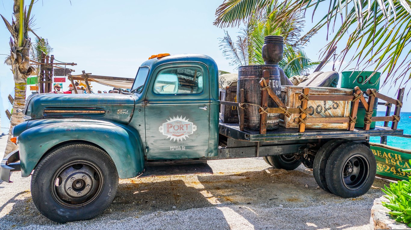 RV roadside tow truck