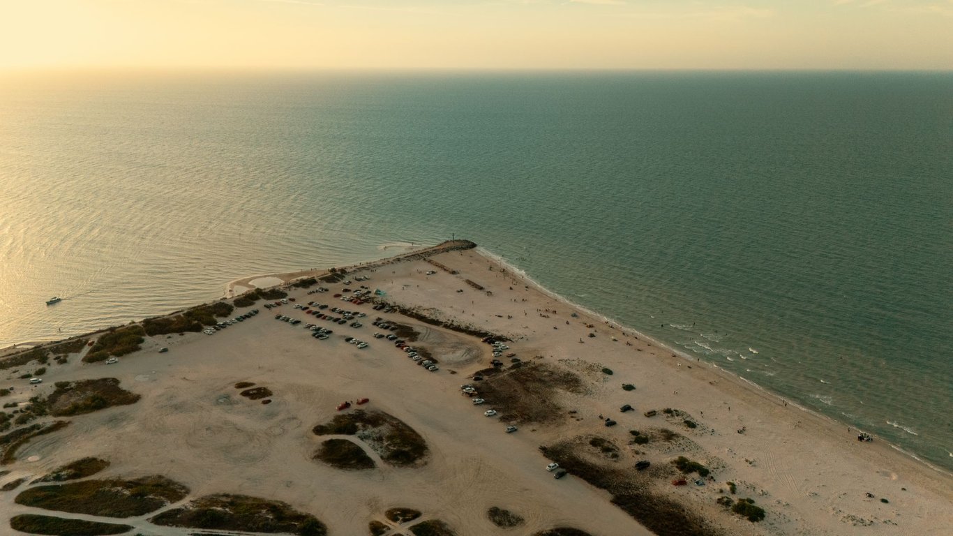 Beach Camping: How to Plan for Wind, Tides, and a Comfortable Night Outdoors