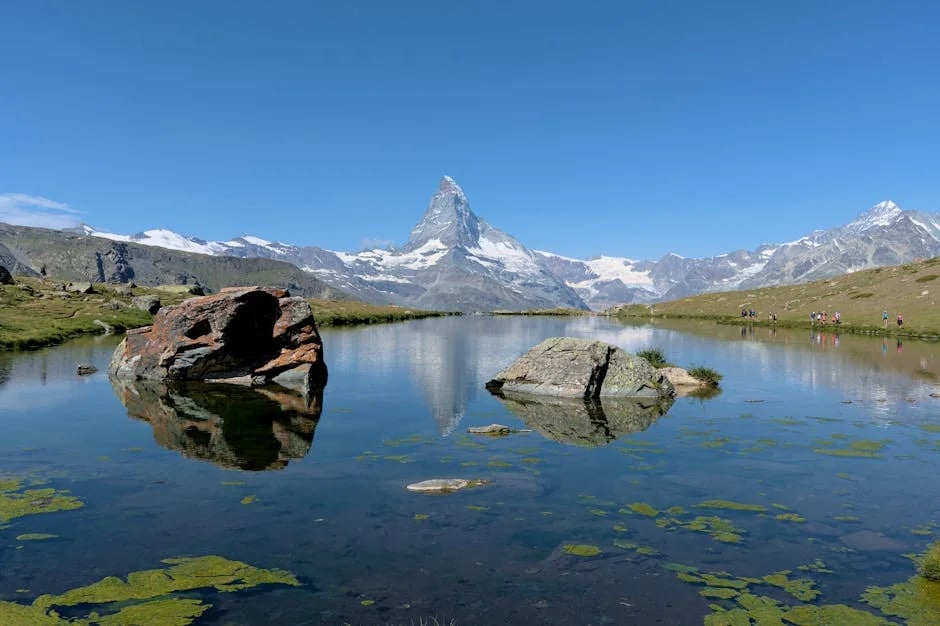 Image describing Chase Preferred vs Reserve Which Card Wins in 2025?