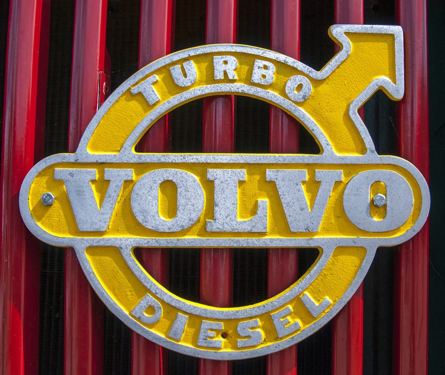 Volvo engine oil service