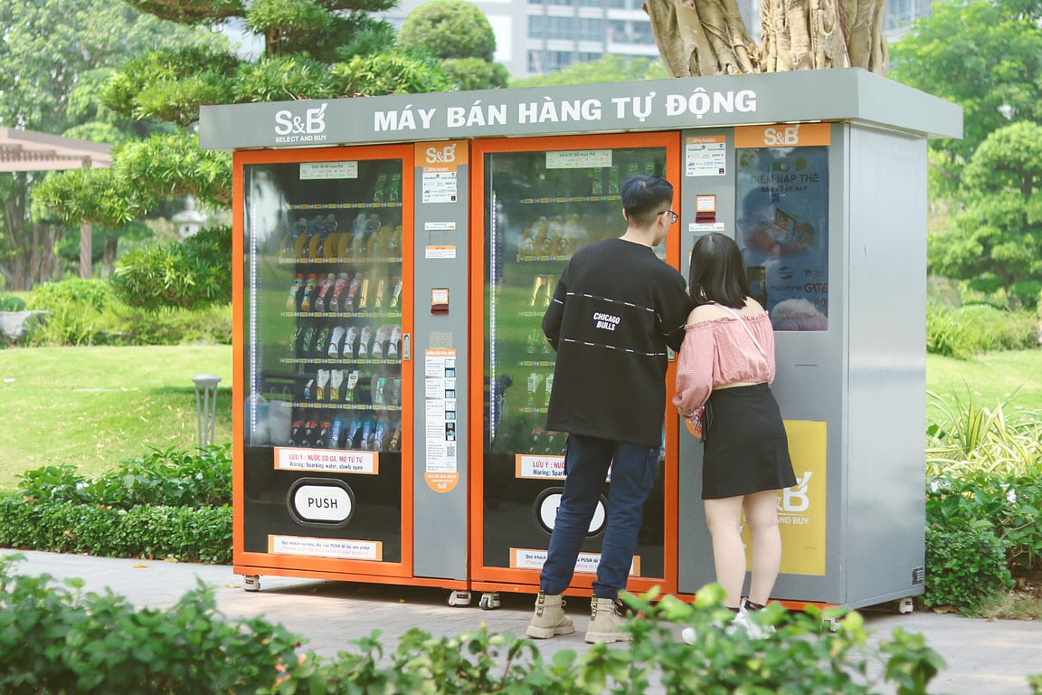 Carvana car vending machine