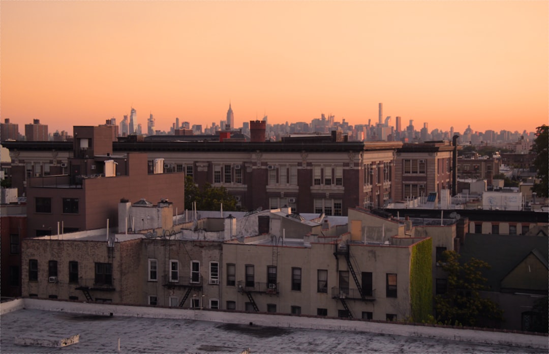 Roofing Prices: What U.S. Homeowners Should Compare Before Replacing a Roof