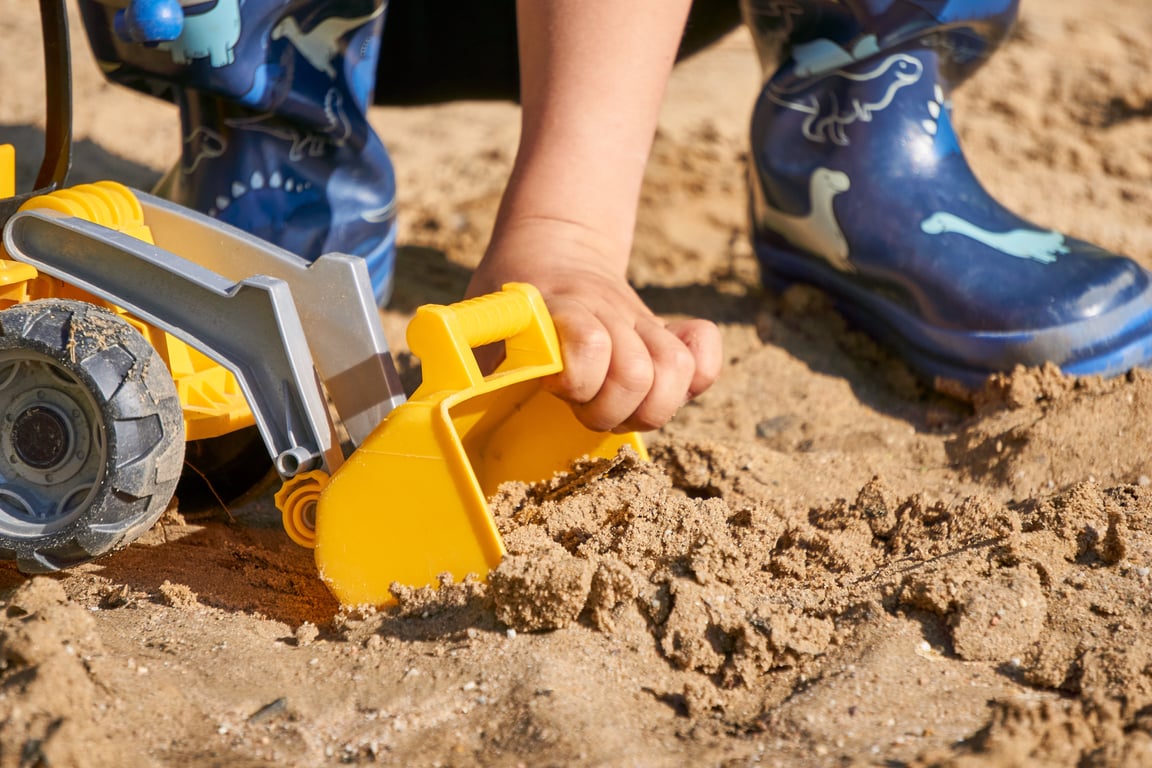 excavator loading dump truck