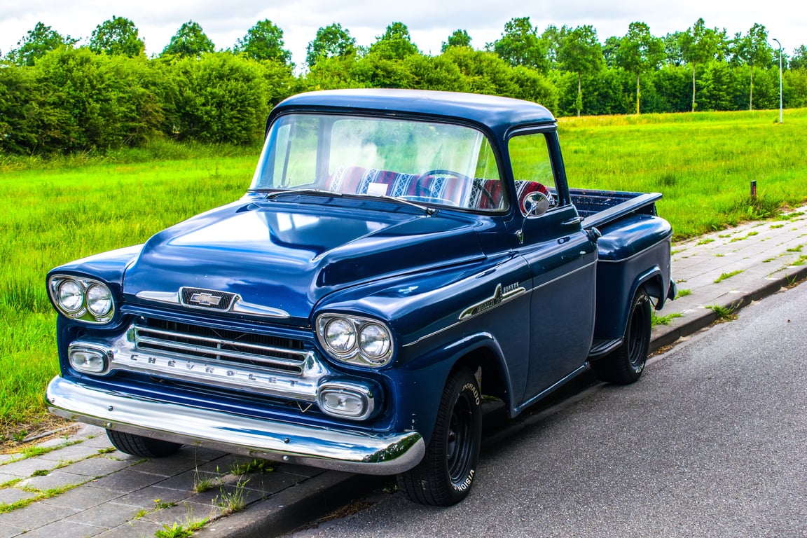pickup truck towing trailer