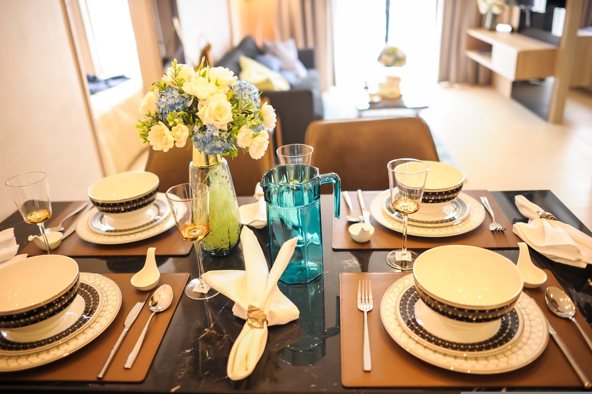 senior living dining room
