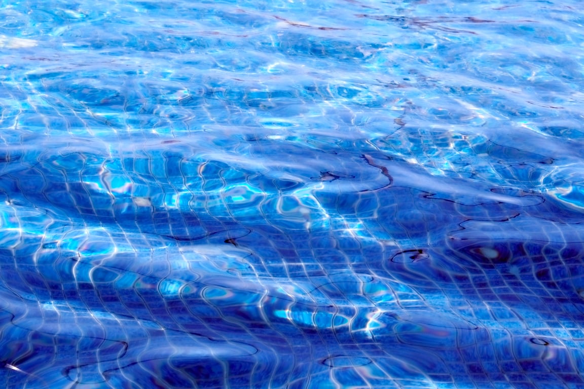 swimming pool cleaning service