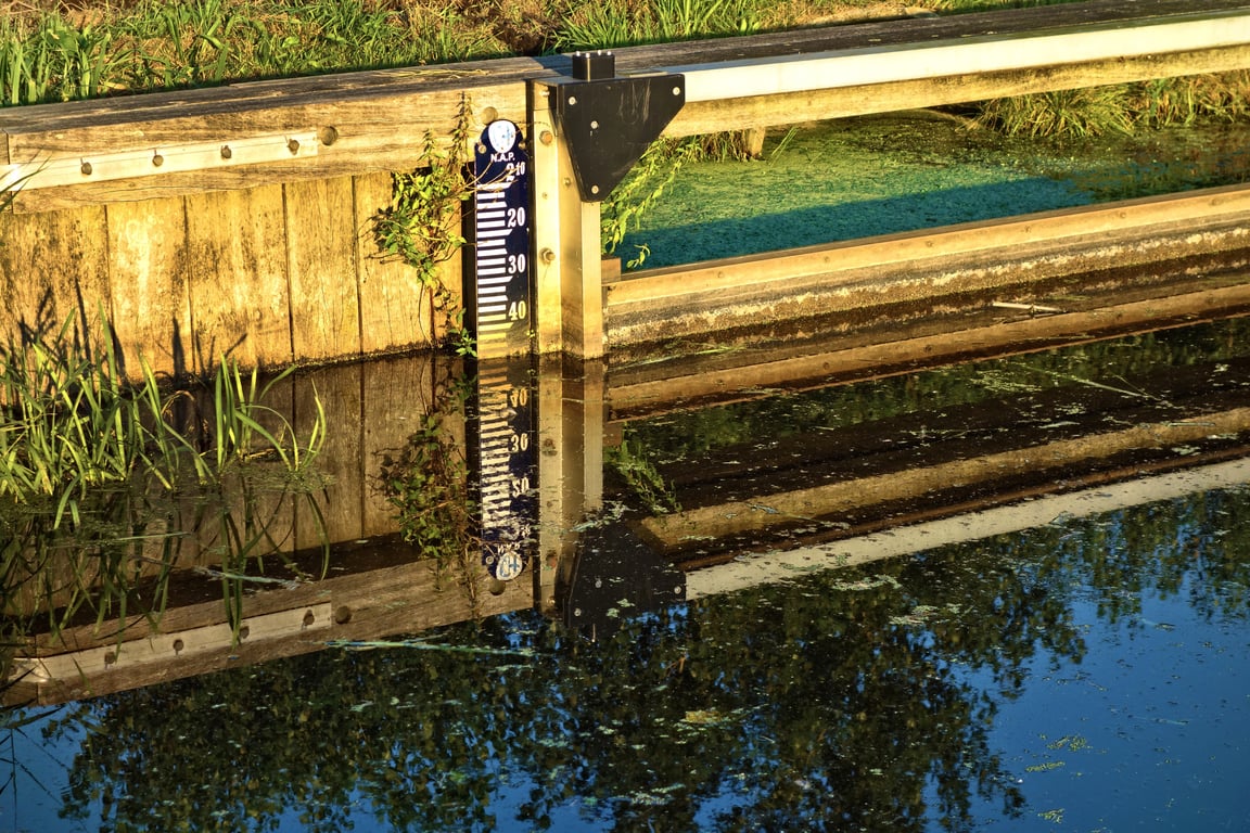 tire tread depth gauge
