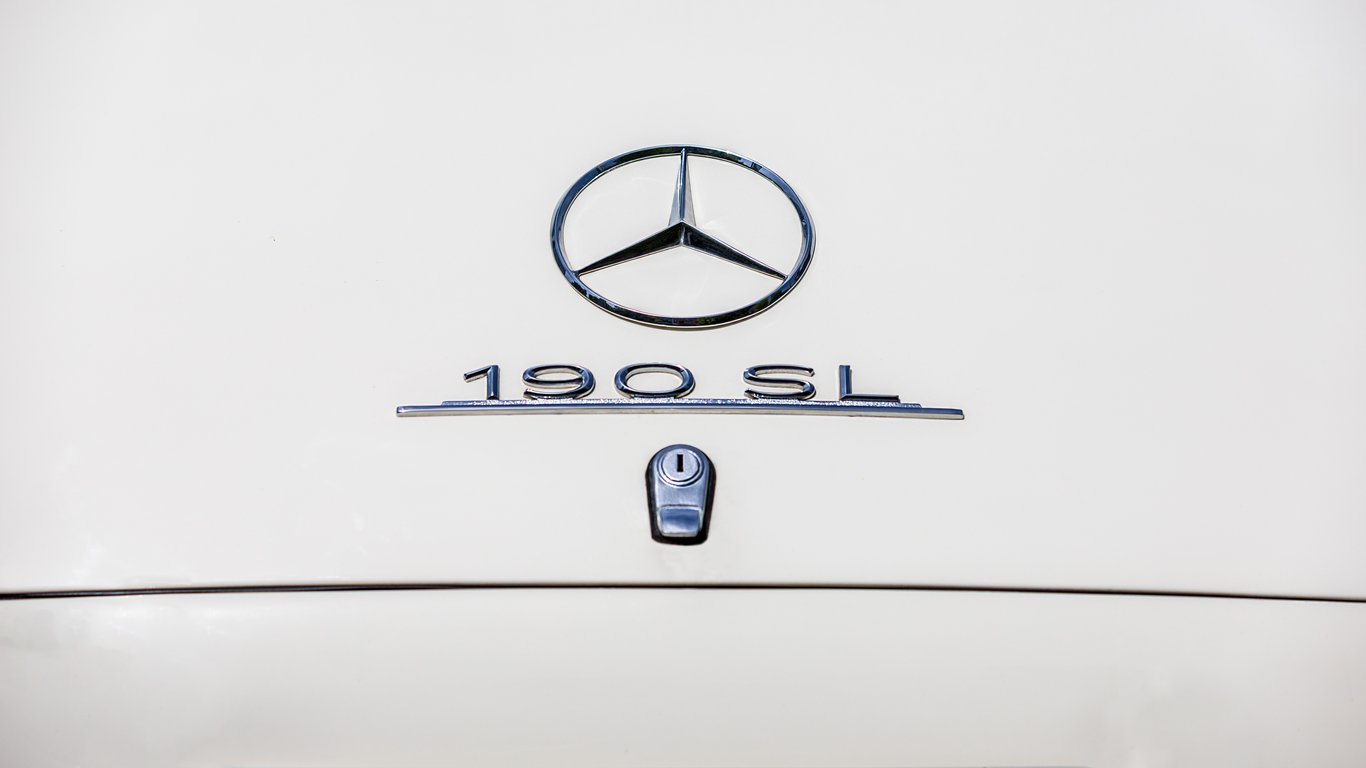 Mercedes-Benz tire inspection