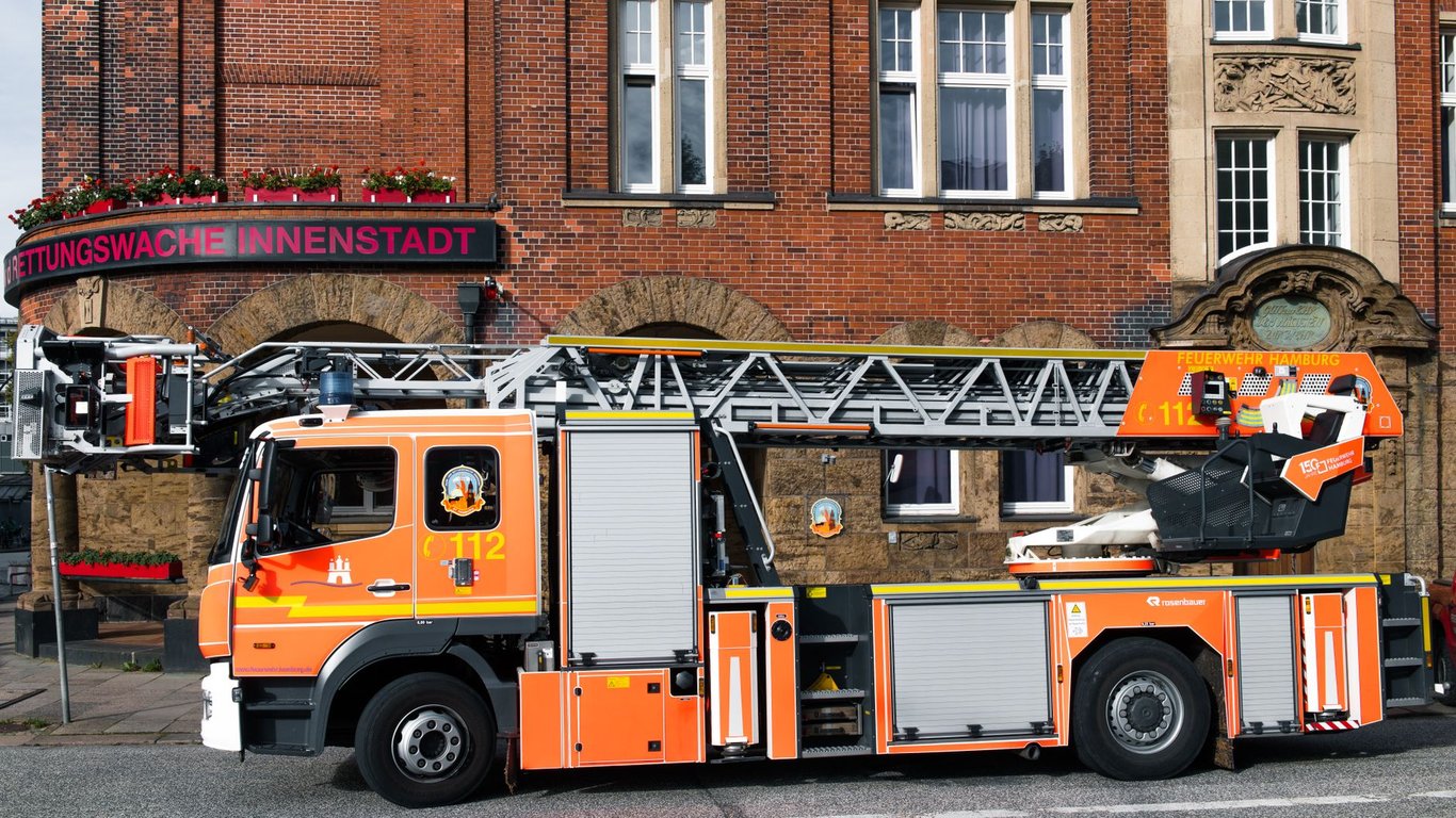 Wrecker Tow Truck Basics: Types, Uses, and Safe Vehicle Recovery