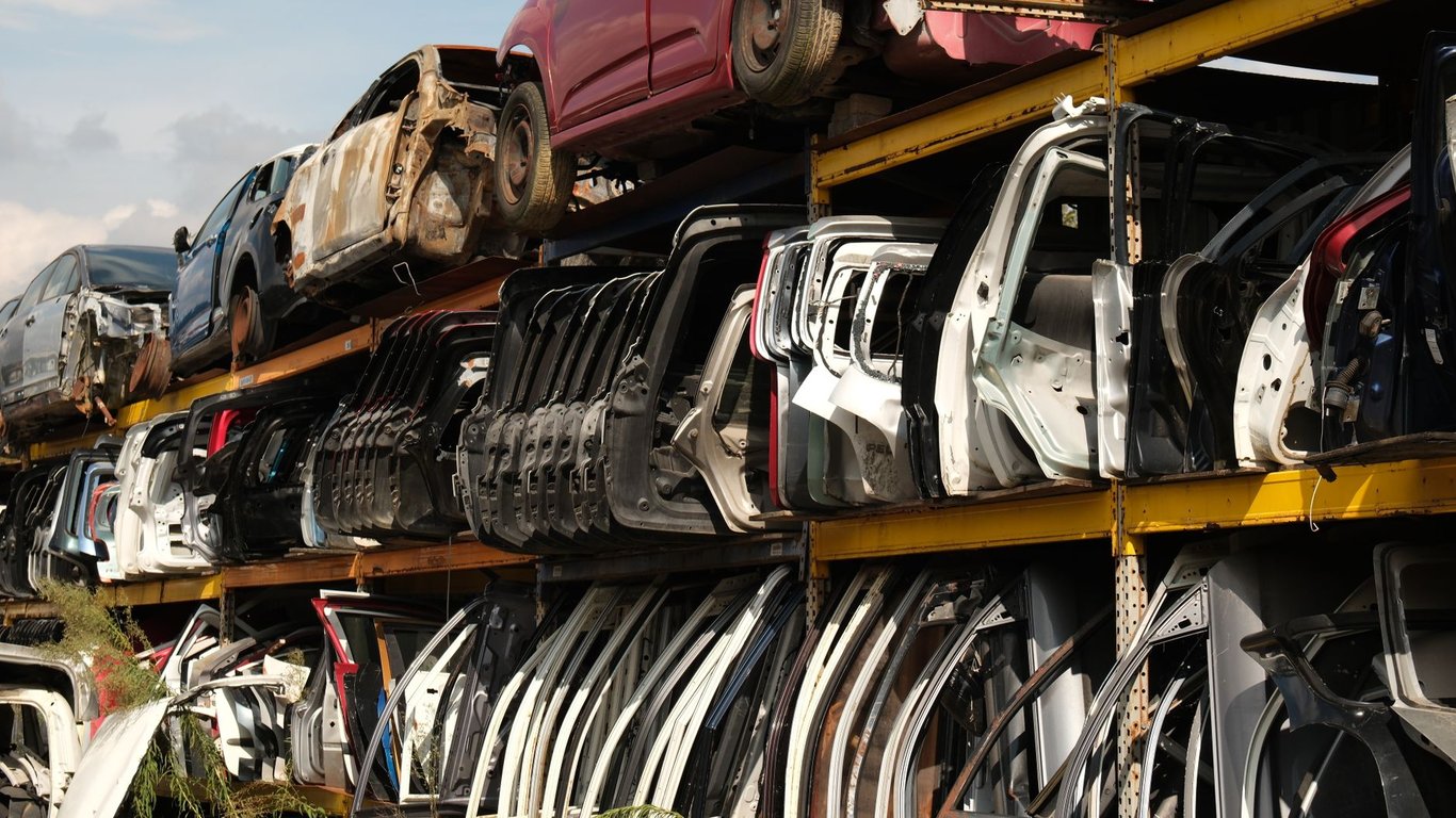 OEM vs. Aftermarket Parts: What’s the Difference and Which Is Right for Your Car?