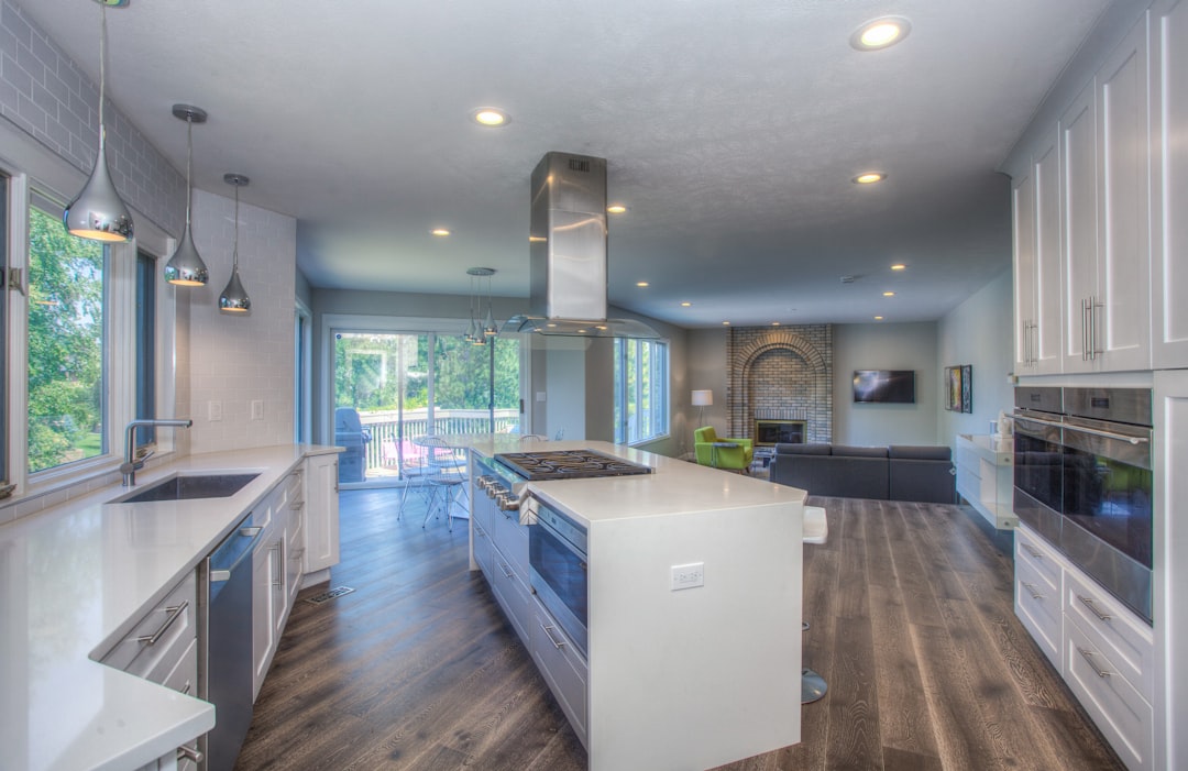 Kitchen Cabinet Remodel: Choose Refacing, Painting, or Replacement With Confidence