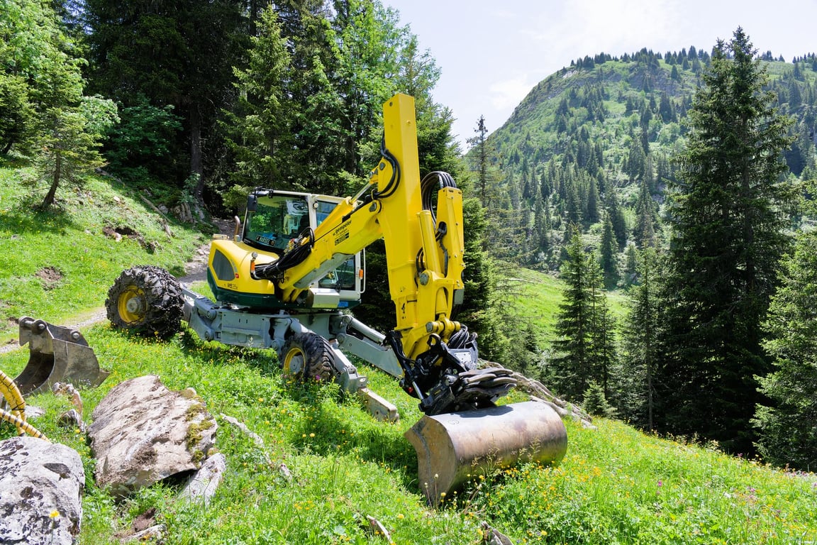Heavy Equipment Rental Near Me: How to Choose the Right Machine and Rental Partner