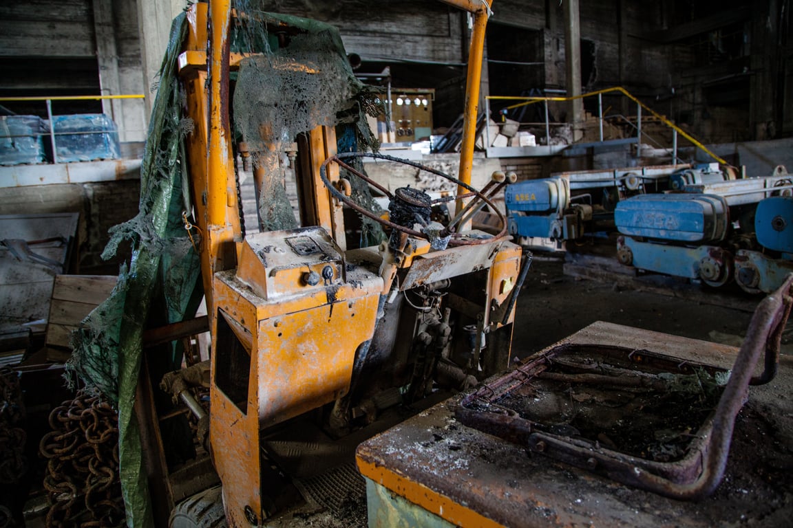 warehouse pallet racking forklift