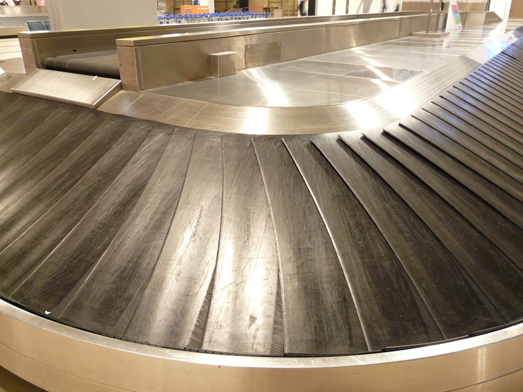 airport baggage claim carousel