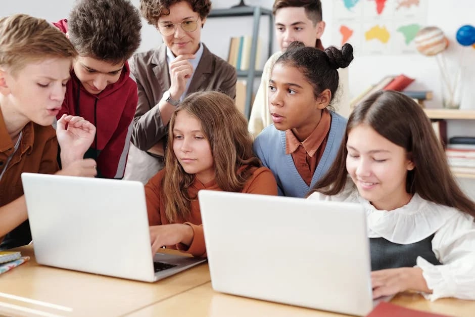 Image describing Top 10 Scholarships for First-Gen Students in 2025!