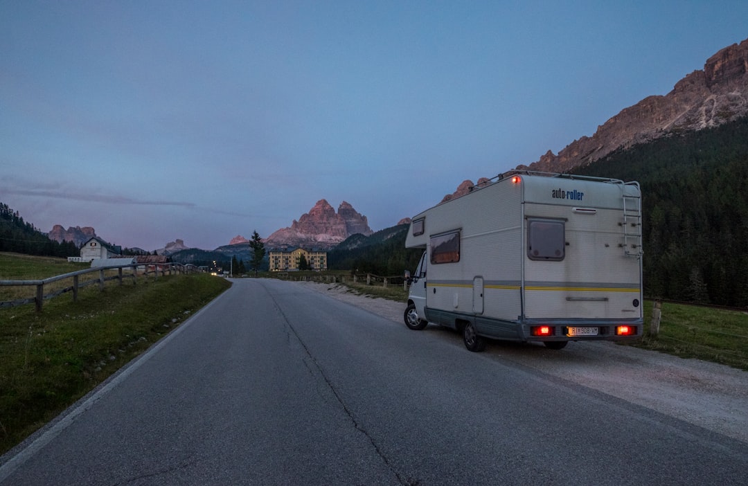 Towing Guide for RV Travel Trailers: Match Weight, Hitch, and Tow Vehicle Safely