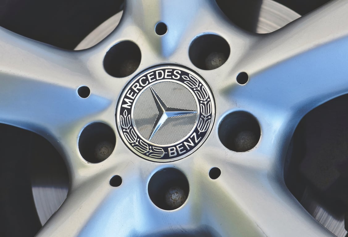 Mercedes-Benz service technician