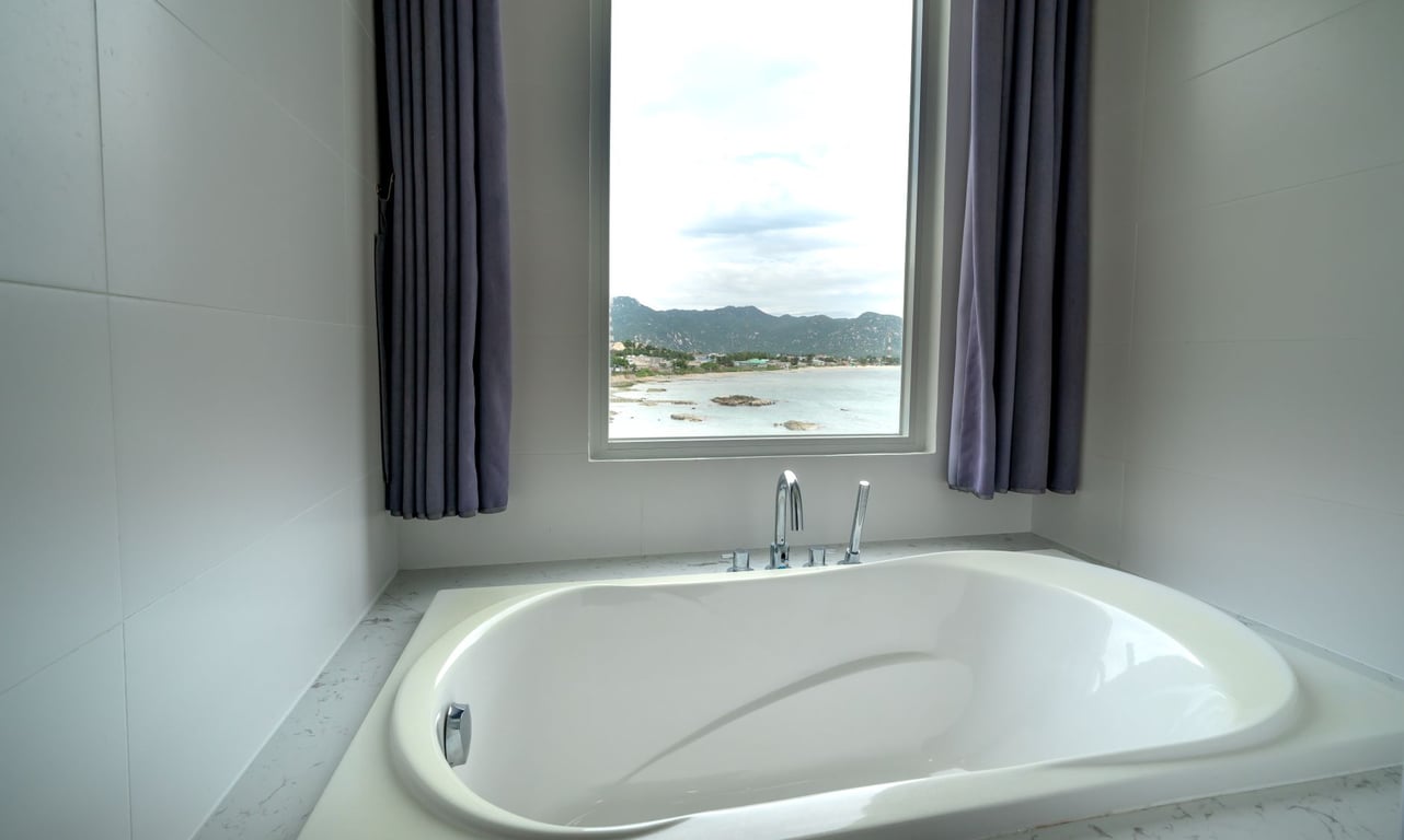 Jacuzzi Bath Remodel Cost: What Drives Your Budget Beyond the Tub