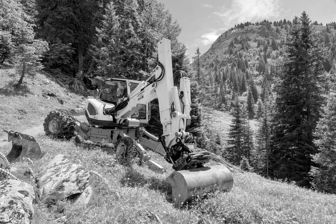 Earth Moving Equipment: Choosing Machines That Match Your Jobsite and Budget