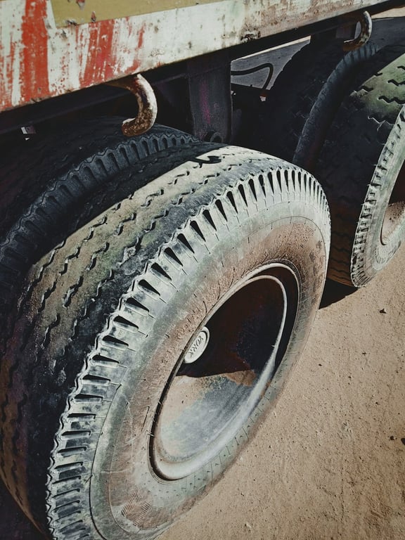 LT275/65R18 truck tire