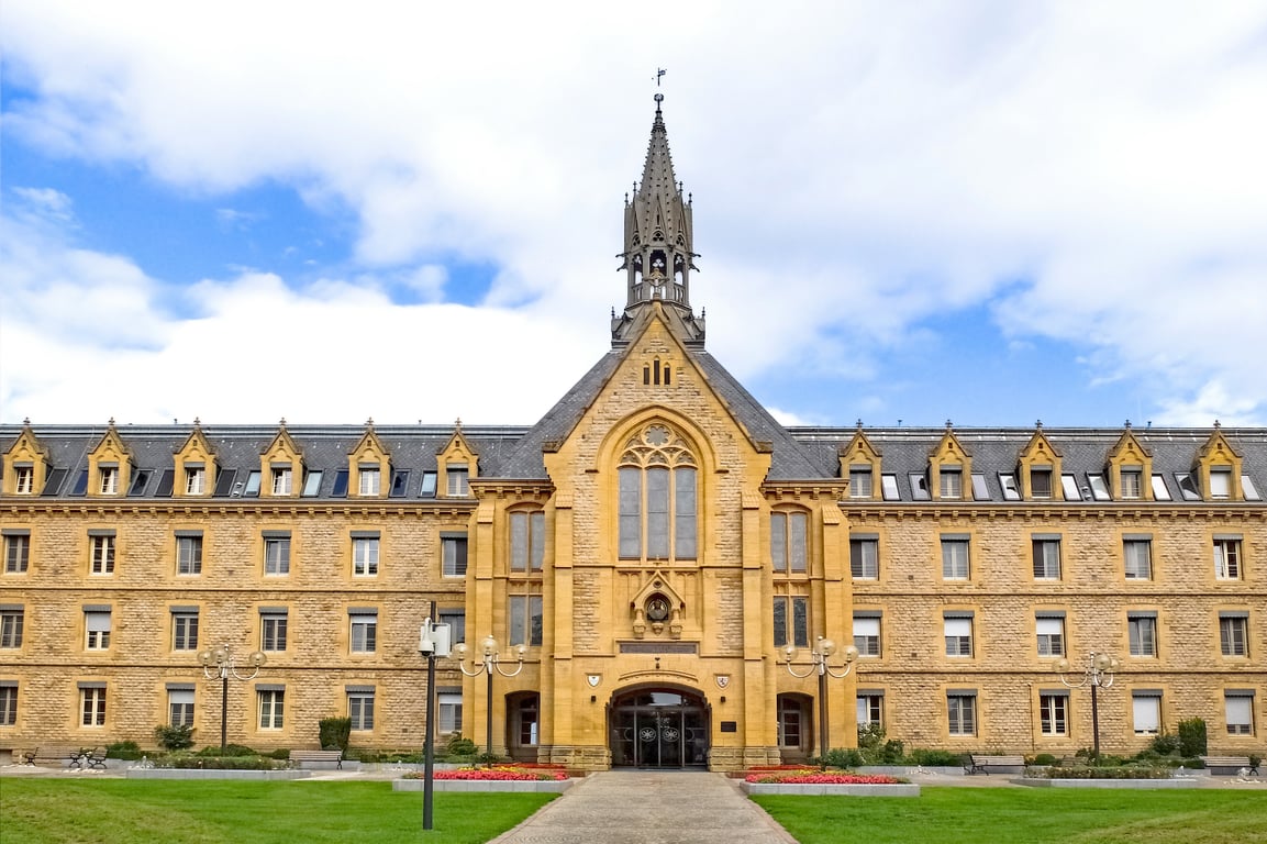 nursing home exterior