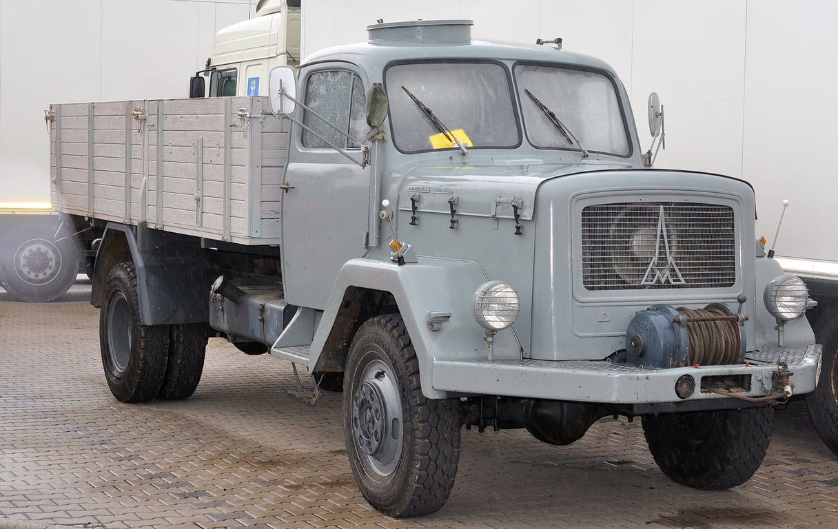 commercial truck rental fleet