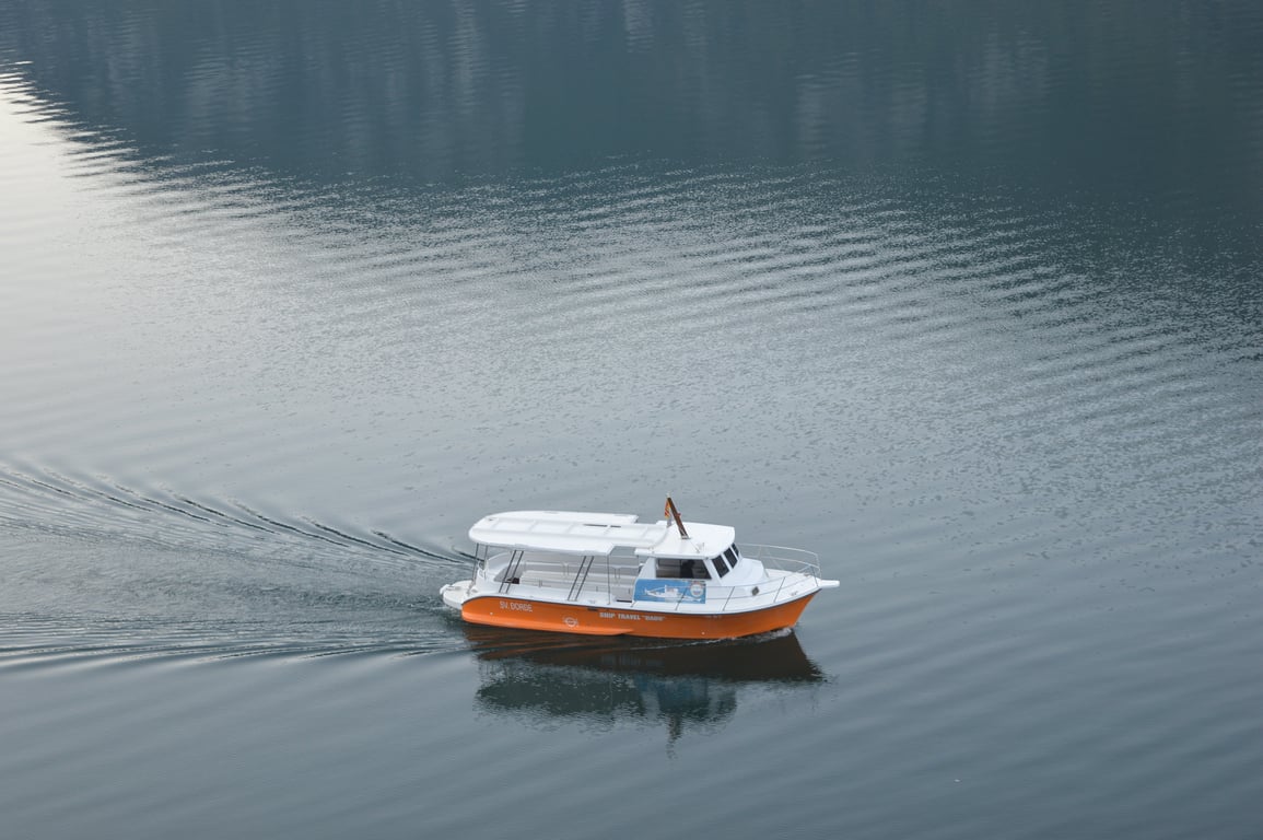 wake surf boat ballast system