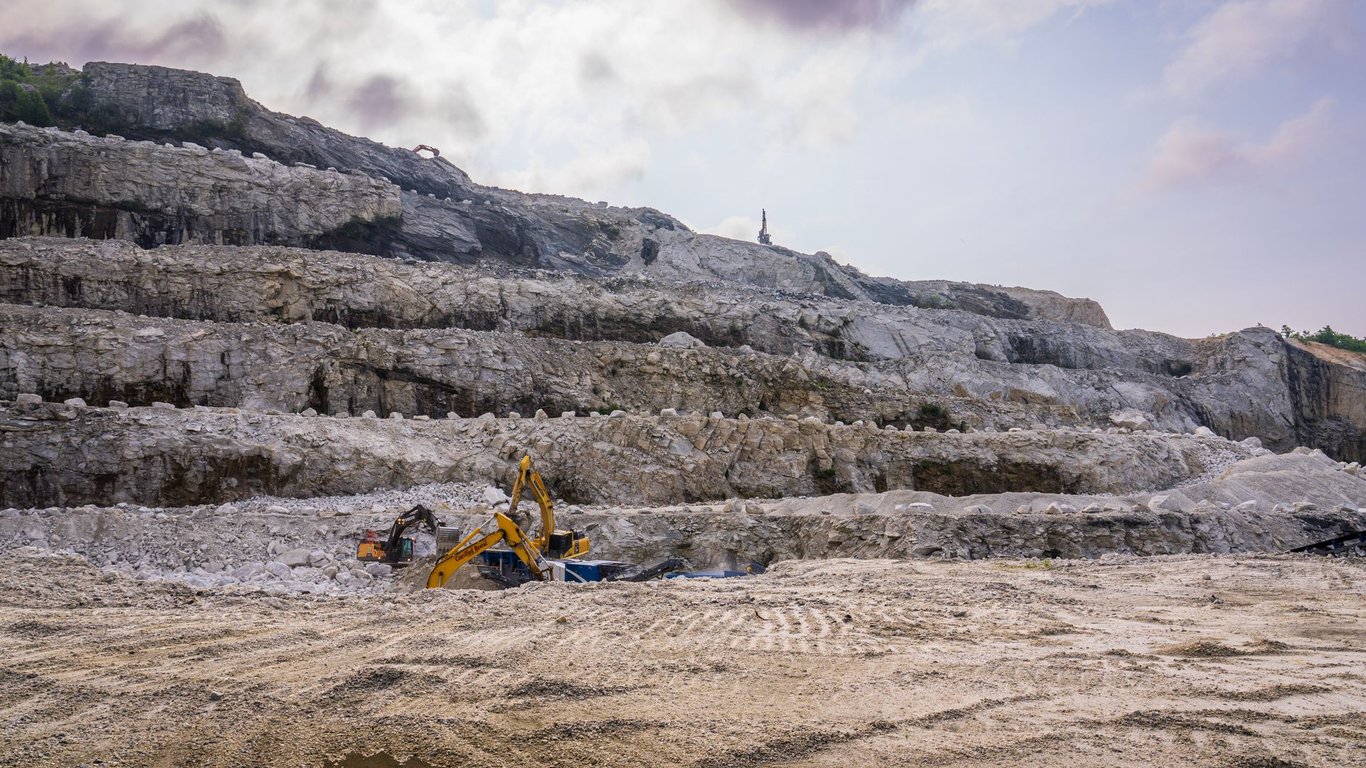 Earth Moving Machines: How to Choose the Right Equipment for Every Jobsite