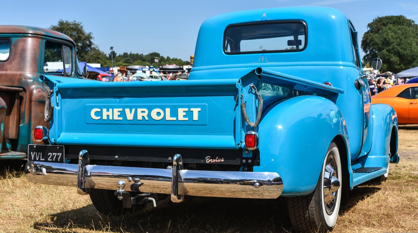 pickup truck towing travel trailer