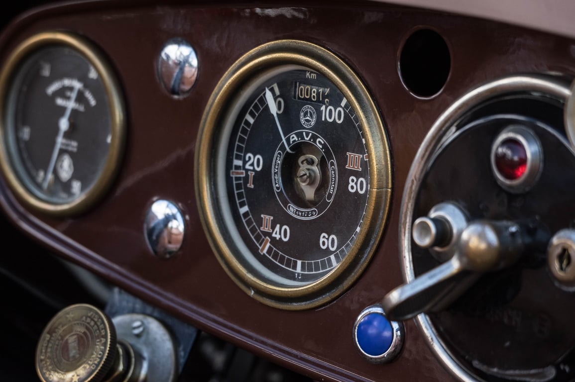 Mercedes dashboard warning light