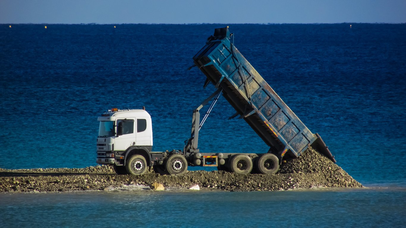 heavy tow truck roadside recovery
