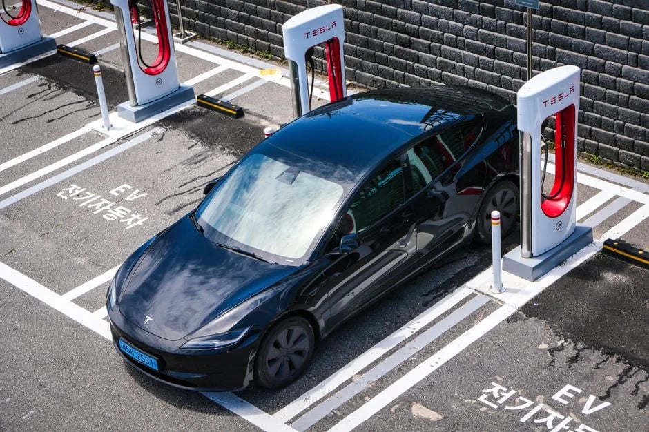 Image describing Top 7 Best Tesla Competitors in 2026 Who Wins Now?