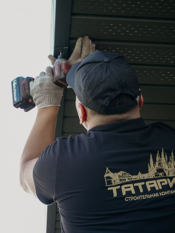 Vinyl Siding Repair: When to Patch, Replace, or Call a Professional