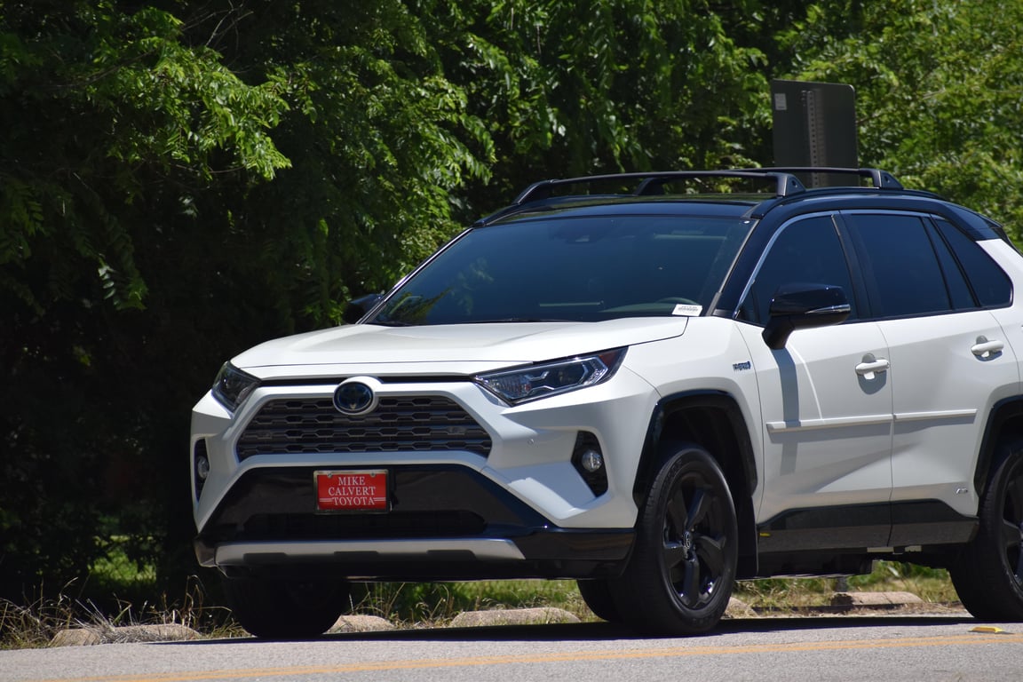 Toyota RAV4 towing trailer