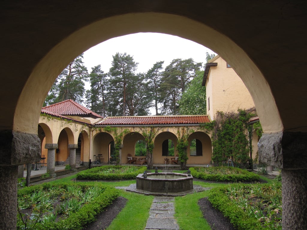 landscaped patio garden