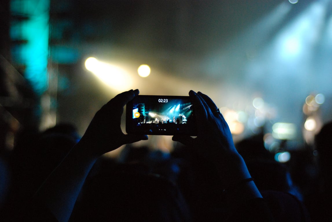 concert crowd
