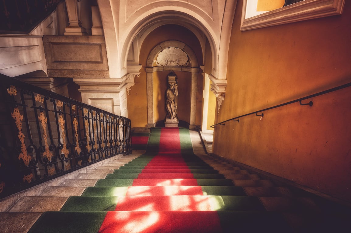 carpeted staircase installation