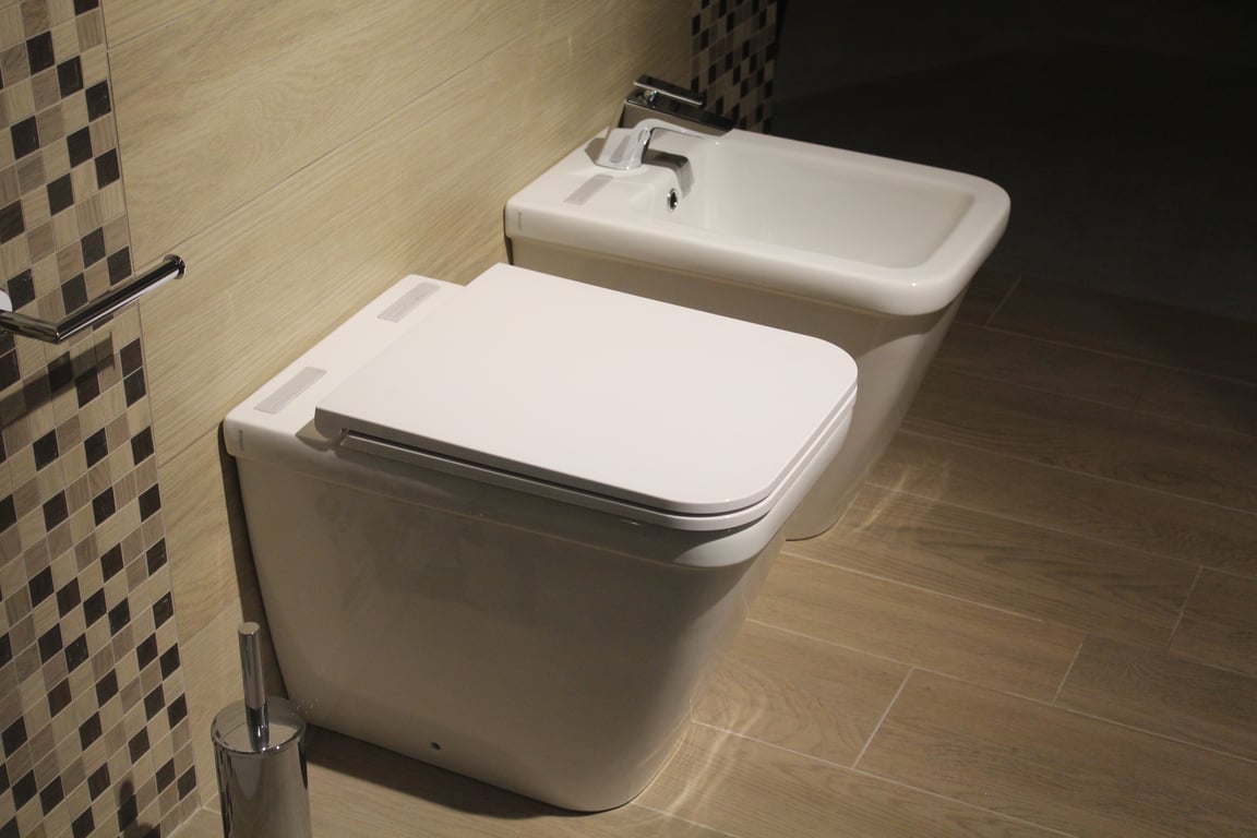 deep cleaned modern bathroom