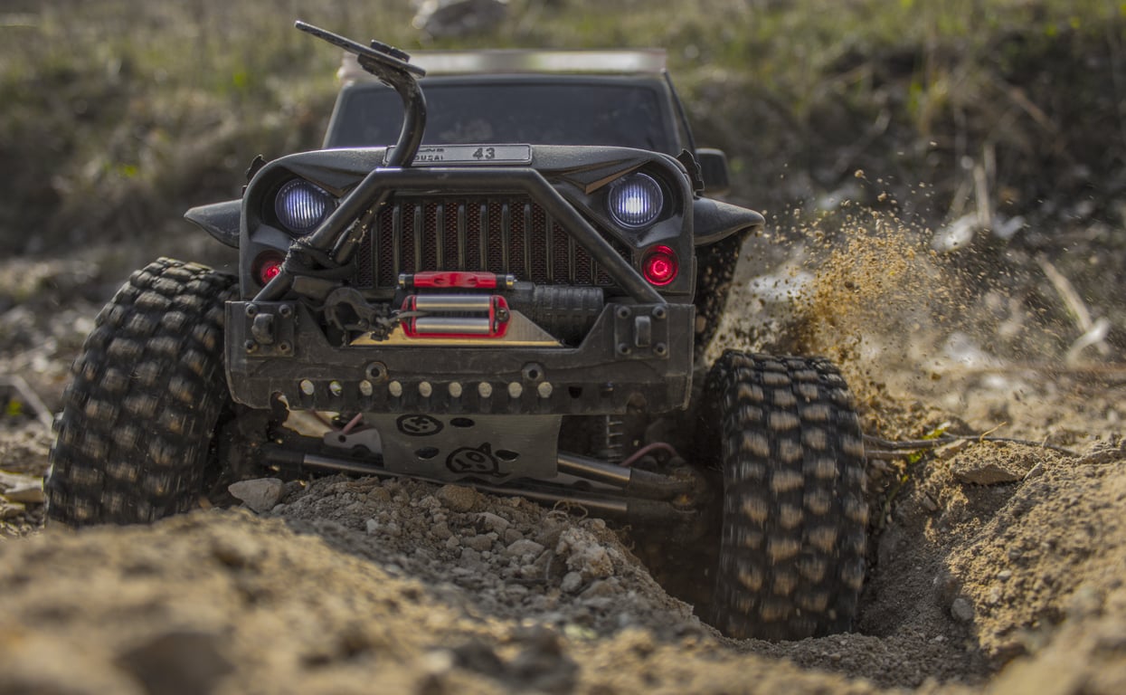 Jeep Gladiator towing trailer