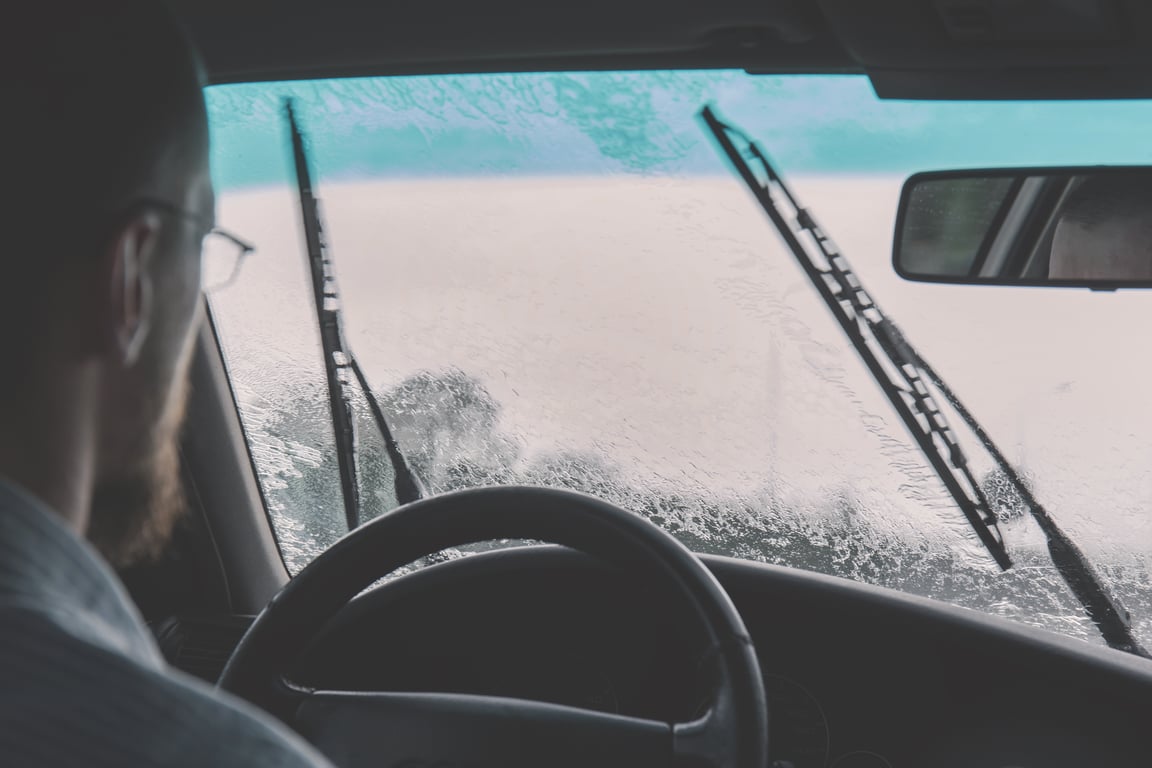 windshield replacement technician