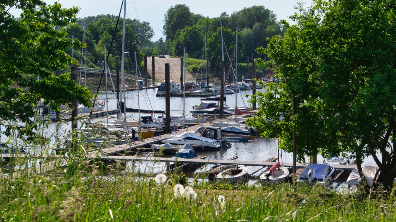 boat club marina