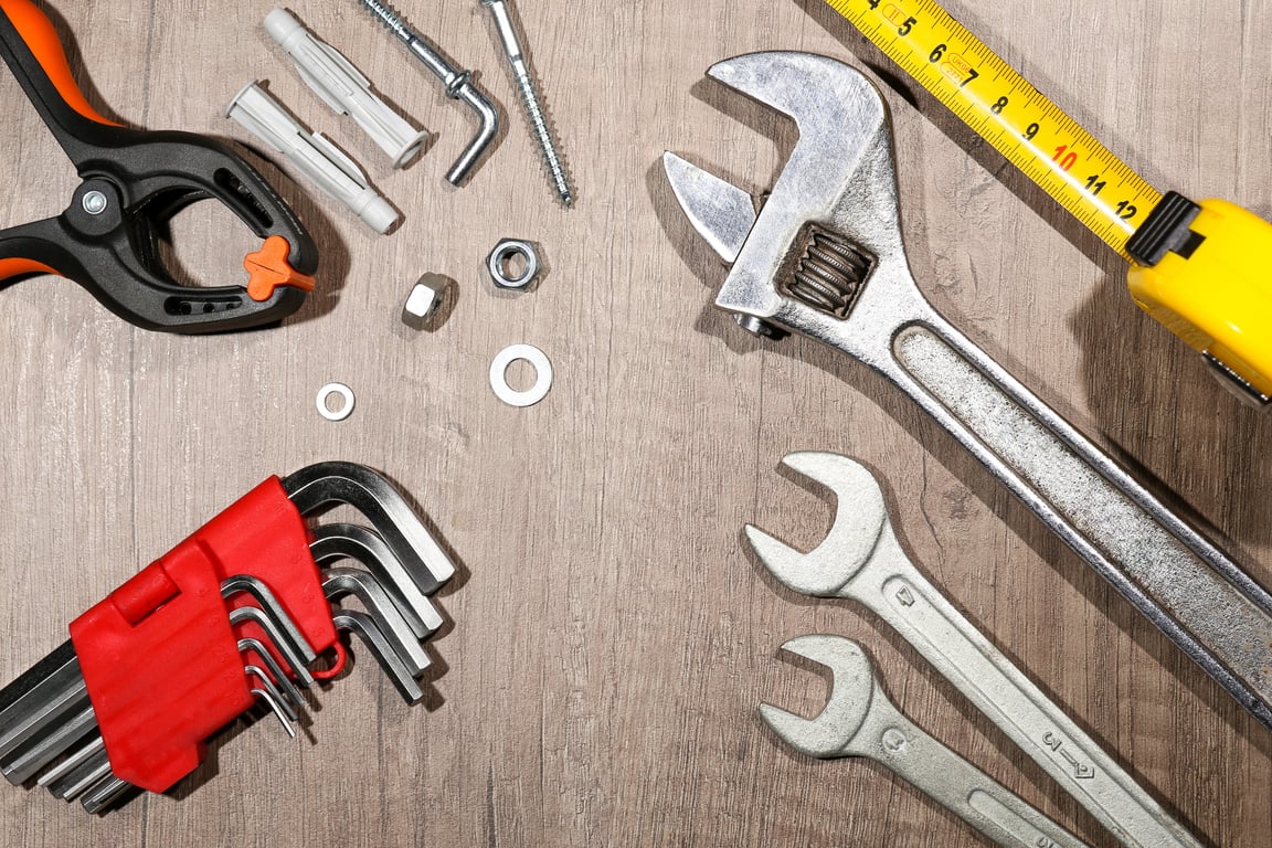 air conditioner repair technician